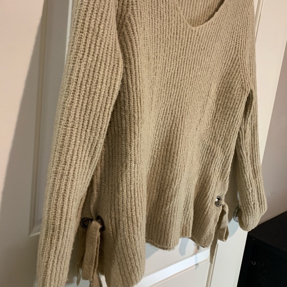 Medium Tan women’s sweater, boho style, P2P 20, Preloved in great condition - Picture 3 of 5